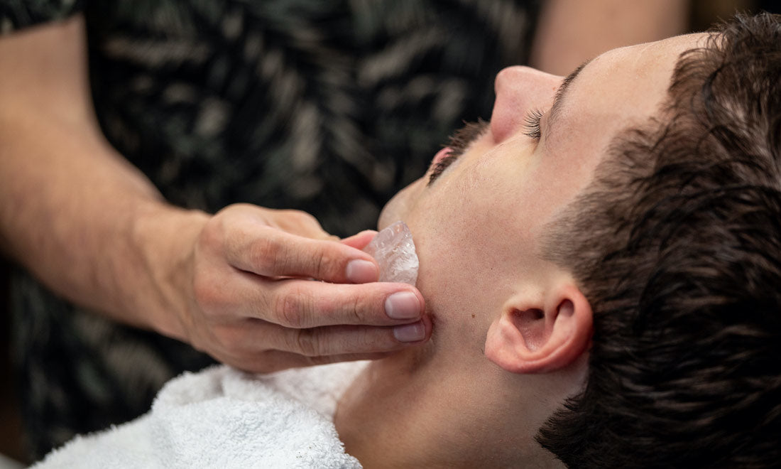 Aluin gebruiken als aftershave en natuurlijke deodorant